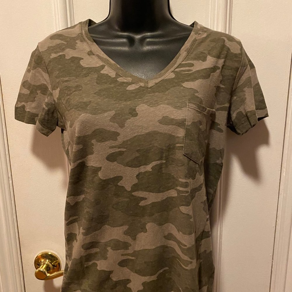 Camo V neck Tee Shirt Size XS